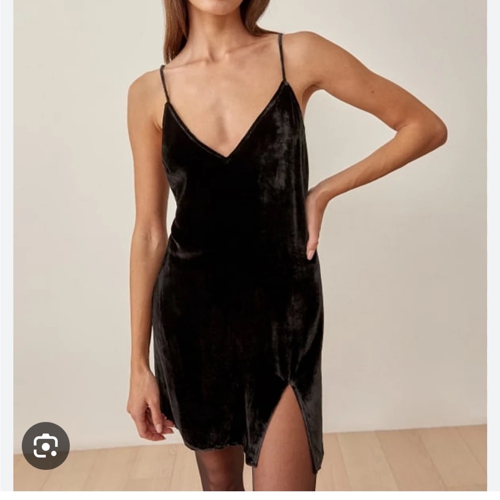 Lyza black velvet reformation mini dress. Size medium